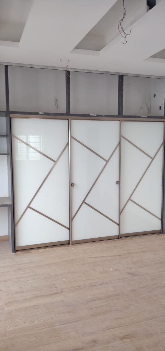 hettich-hafele-salice-aristo-godrej-saint-gobain-lacquer-glass-wardrobe-designs-dealers-manufacturers-in-gurgaon-gurugram-india